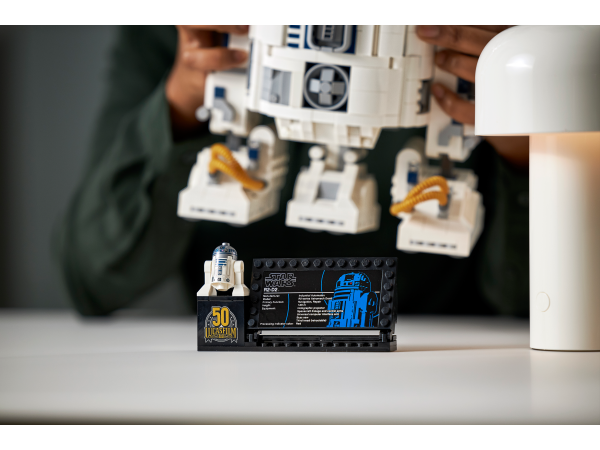 LEGO Star Wars XXL: R2-D2 aus 14.000 Steinen gebaut